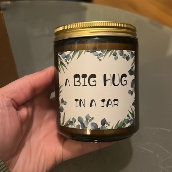 Big Hug in a Jar candle - Picture 1 of 5